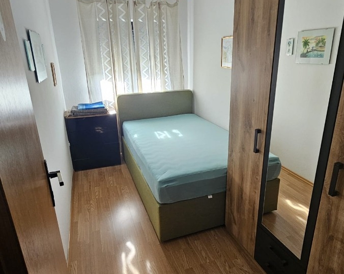 Stan u kući i dvije garsonjere