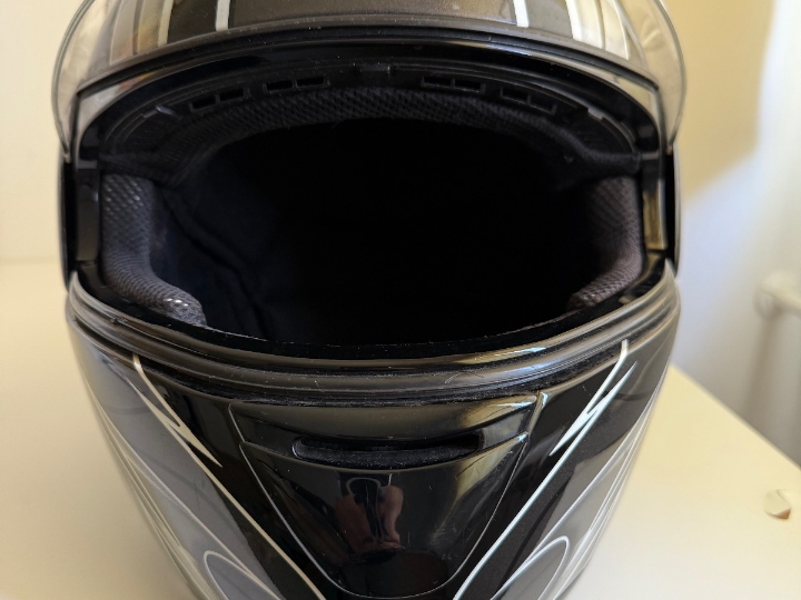 Prodajem kacigu Airoh Helmet