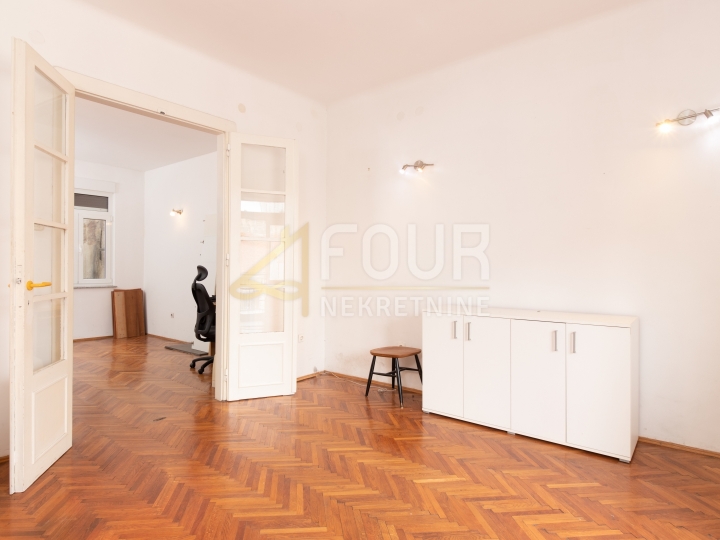 Rijeka, Centar, stan s balkonom na samom Korzu! Samo kod nas!