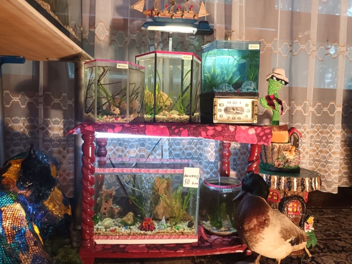 Akvarij s postoljem