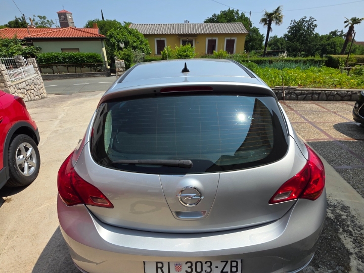 Opel Astra J, 2015. god.