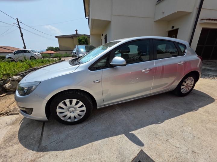 Opel Astra J, 2015. god.