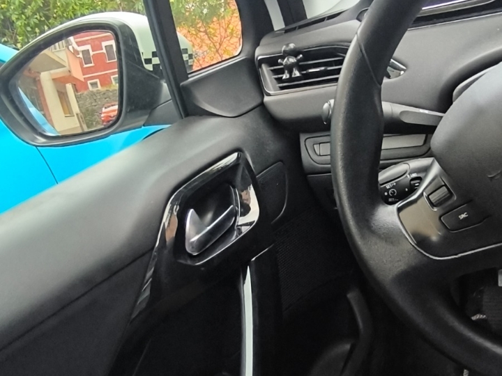 Peugeot 208, reg. godinu dana