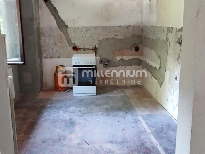 Ogulin, Tounj, 218m2, samostojeća kuća, okućnica s 2 garaže