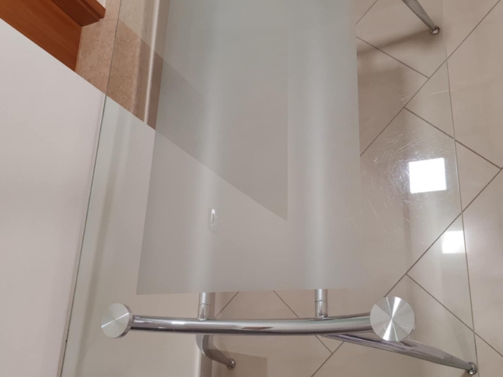 Stol, stakleni dim. 150x90 cm