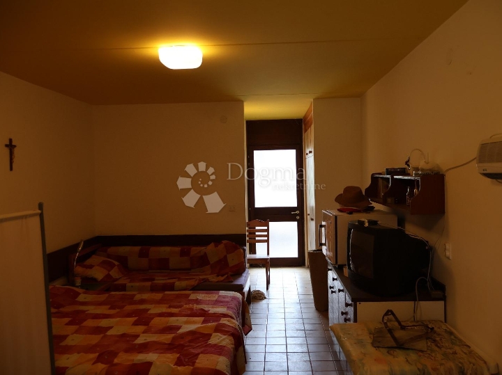 Apartman 200 m od mora – Duga Uvala, 37 m², prizemlje