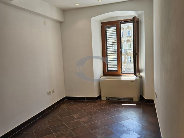 Rijeka, Centar, poslovni prostor, 68 m2