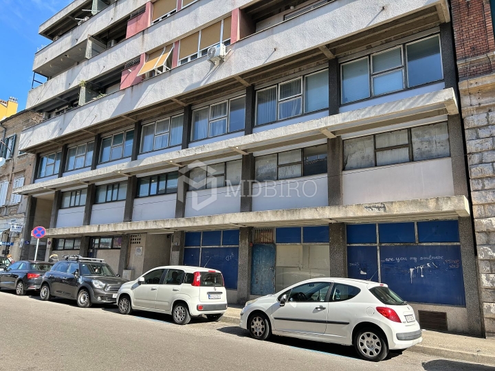 Rijeka, Centar, 1200 m2, parking