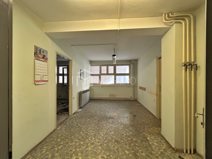 Rijeka, Centar, 1200 m2, parking