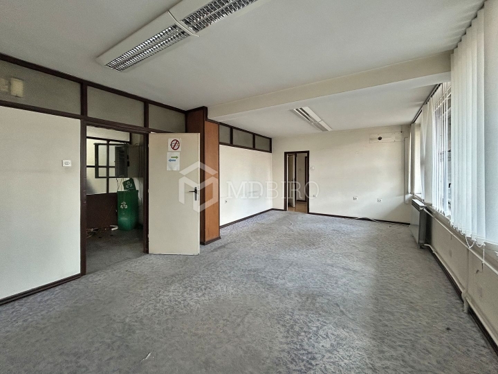Rijeka, Centar, 1200 m2, parking