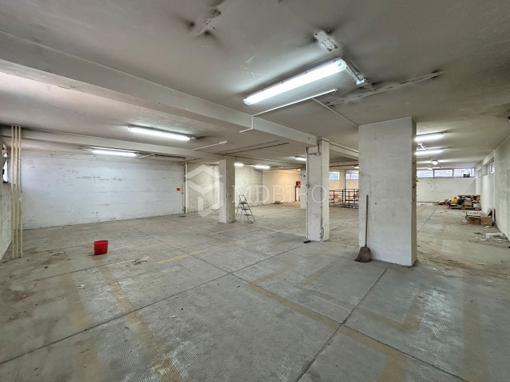 Rijeka, Centar, 1200 m2, parking