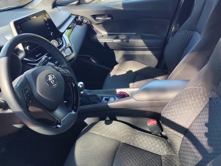 Toyota C-HR, 1.8, automatik, hybrid