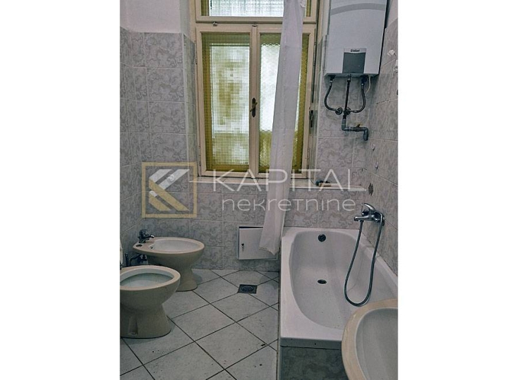 Bulevard - etaža ville, garaža, vrt