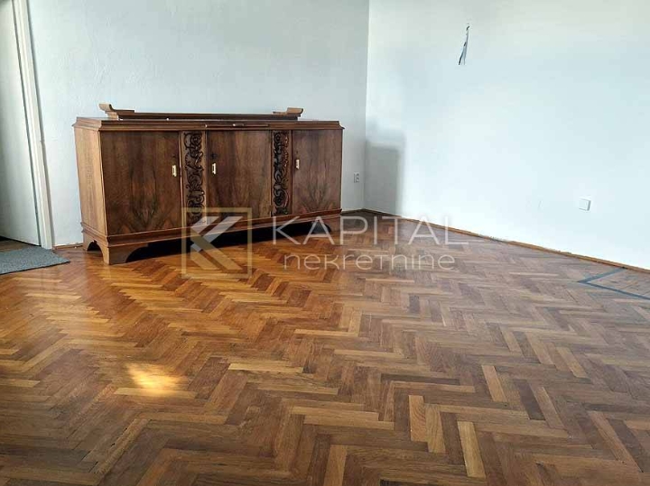 Bulevard – prostrana etaža 127 m² + garaža + vrt