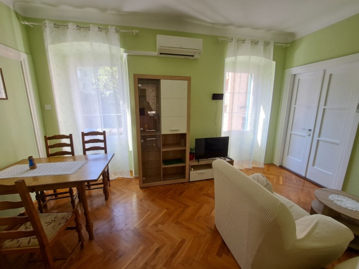 Centar najam za 2-3 studenta bez agencija.