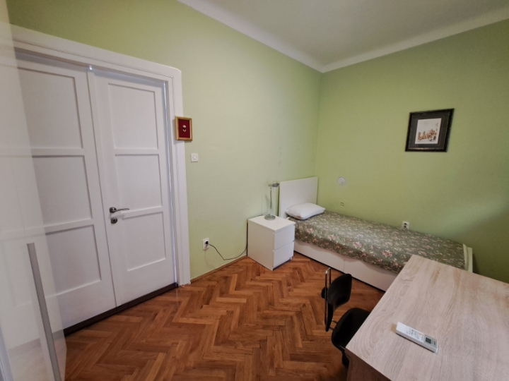 Centar najam za 2-3 studenta bez agencija.