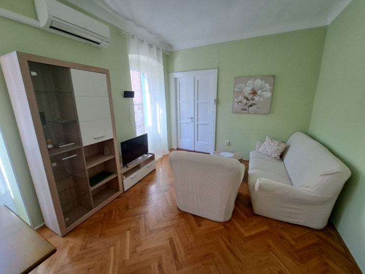 Centar najam za 2-3 studenta bez agencija.