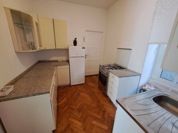 Centar najam za 2-3 studenta bez agencija.