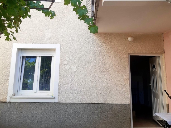 Dvojna kuća u centru Selca
