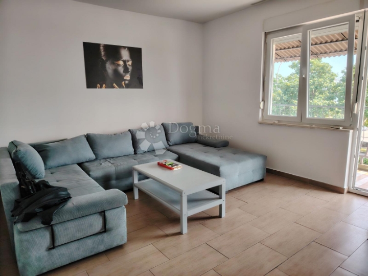 Srdoči - stan s velikim vrtom - top cijena