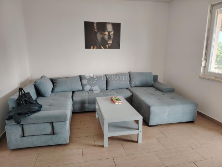Srdoči - stan s velikim vrtom - top cijena