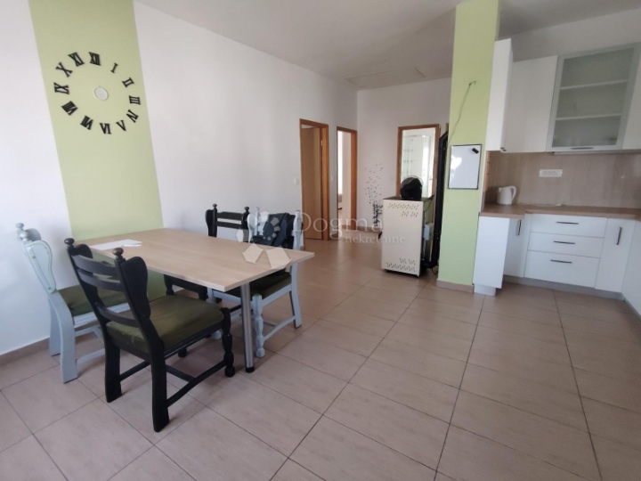 Srdoči - stan s velikim vrtom - top cijena