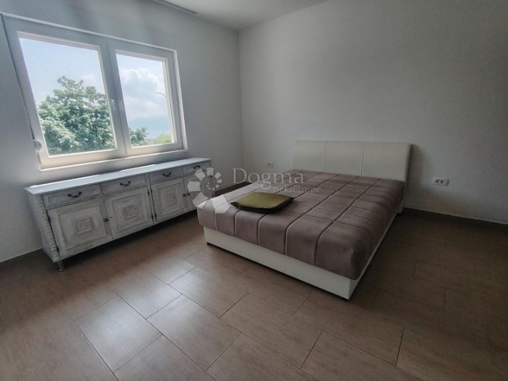 Srdoči - stan s velikim vrtom - top cijena