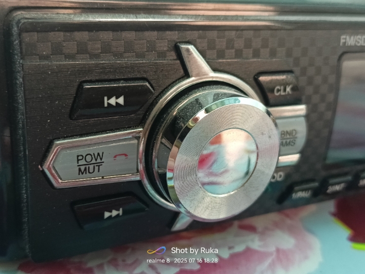 Auto radio poklanjam