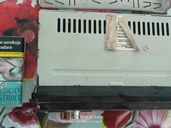 Auto radio poklanjam