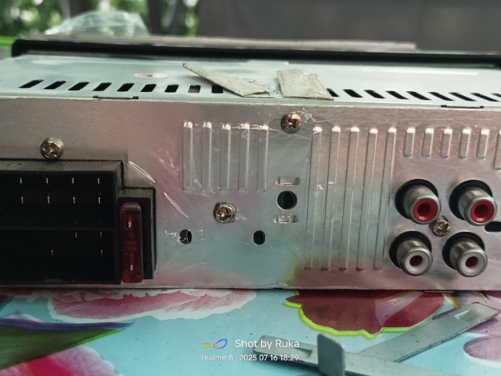 Auto radio poklanjam