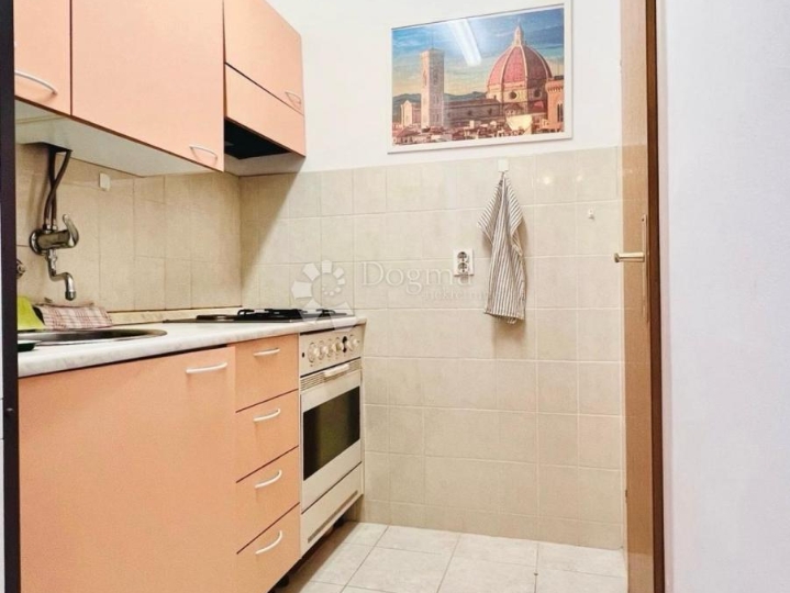 Sniženo! Prekrasan stan na 2. katu, odlična lokacija, Rovinj