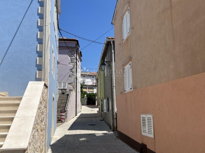 Punat, kuća blizu mora