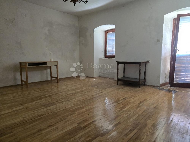 Marčelji, kuća sa okućnicom,garažom