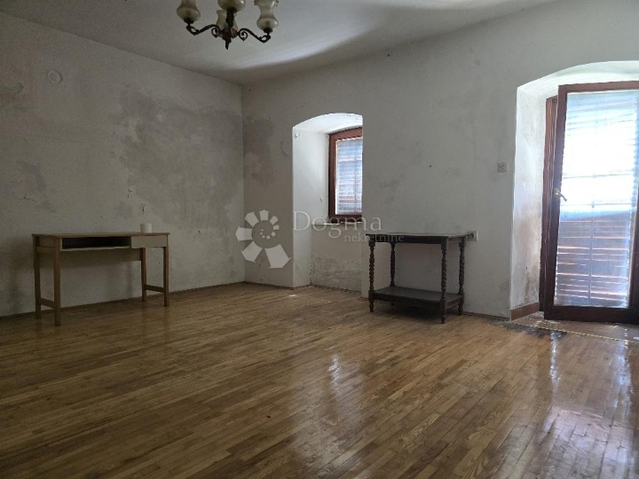 Marčelji, kuća sa okućnicom,garažom