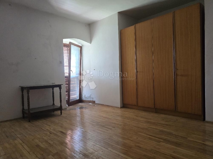 Marčelji, kuća sa okućnicom,garažom