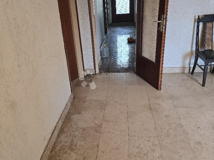Marčelji, kuća sa okućnicom,garažom
