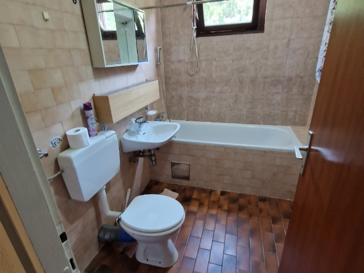 Trosoban stan + DB na 4.katu, 83 m2