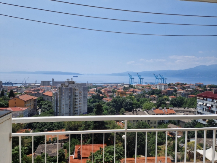 Trosoban stan + DB na 4.katu, 83 m2