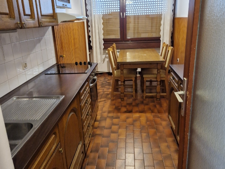 Trosoban stan + DB na 4.katu, 83 m2