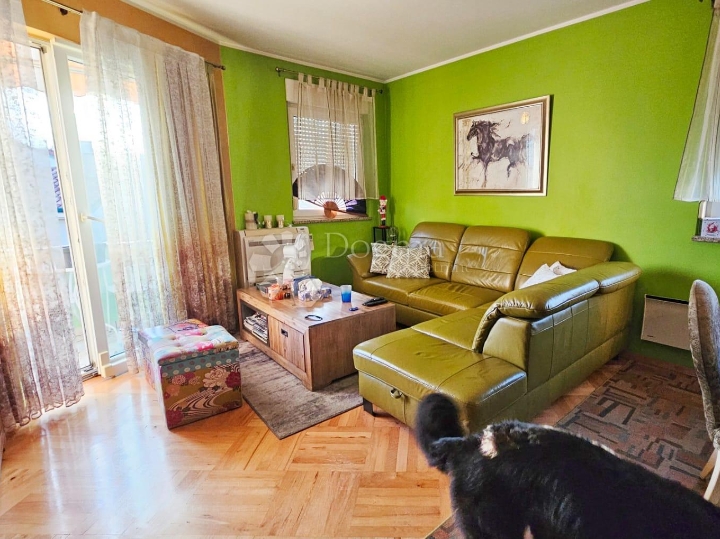 Srdoči, obiteljski stan, prilika!!!