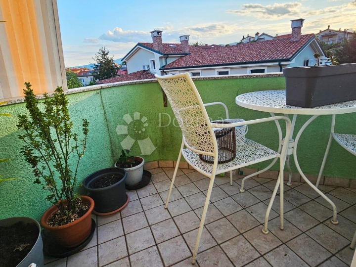 Srdoči, obiteljski stan, prilika!!!