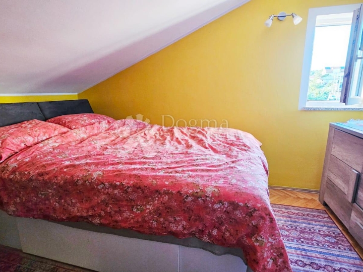 Srdoči, obiteljski stan, prilika!!!