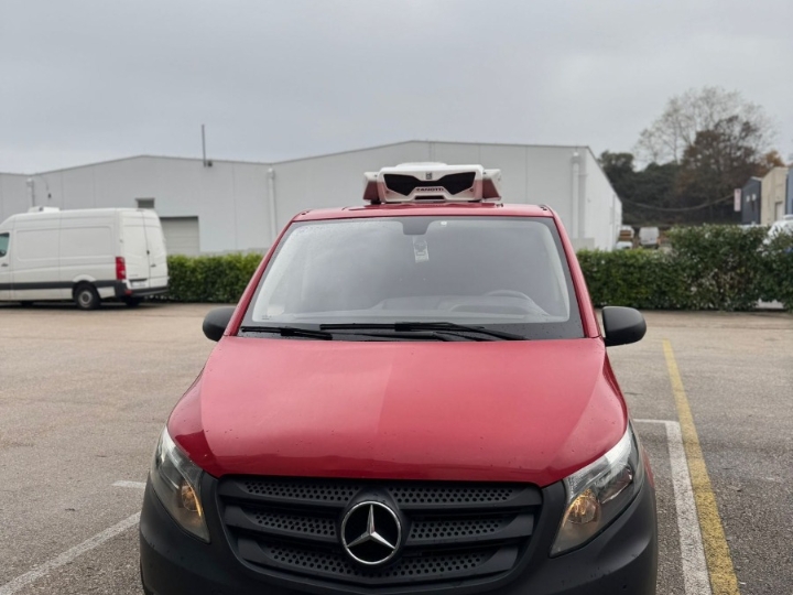 Mercedes VIto - crveni