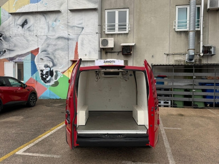 Mercedes VIto - crveni