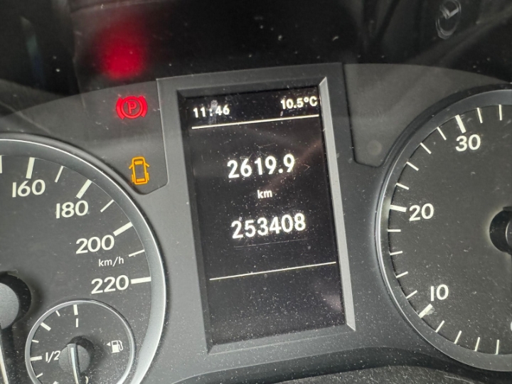 Mercedes VIto - crveni