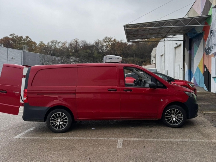 Mercedes VIto - crveni