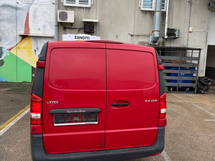 Mercedes VIto - crveni