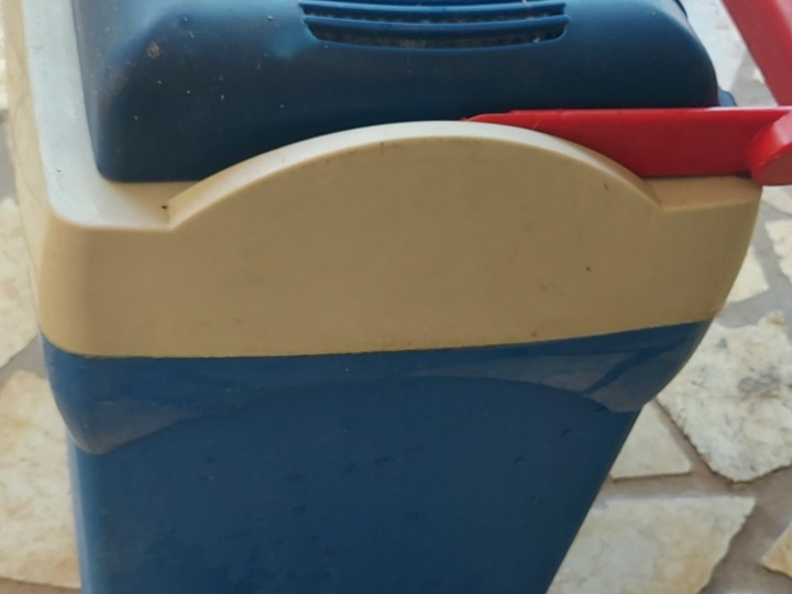 Mini hladnjak za auto
