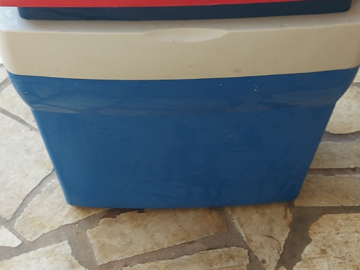 Mini hladnjak za auto