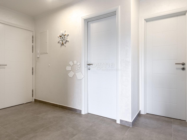 Prekrasno uređen apartman u blizini mora